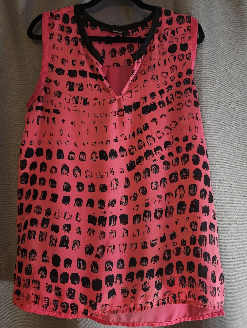 Pink Sleeveless Printed V-Neck Blouse